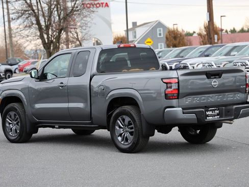Used 2025 Nissan Frontier SV image 4
