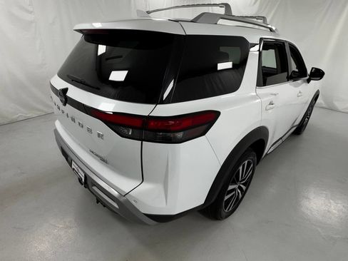 Certified 2025 Nissan Pathfinder Platinum AWD/4WD image 3