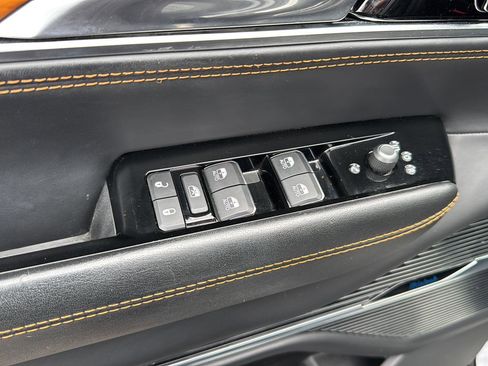 Used 2022 Jeep Grand Wagoneer Series III w/ Rear Seat Video Group 1 image 31