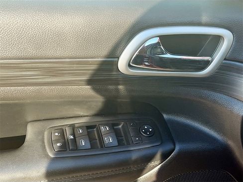 Used 2022 Jeep Grand Cherokee Laredo X image 18