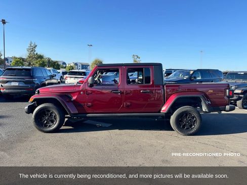 Used 2022 Jeep Gladiator Mojave AWD/4WD image 2