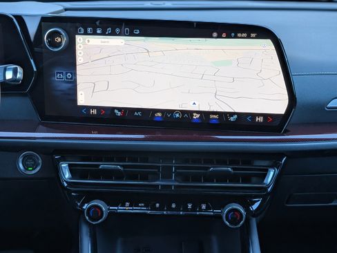 Used 2025 Chevrolet Traverse Z71 w/ Driver Confidence Package image 28