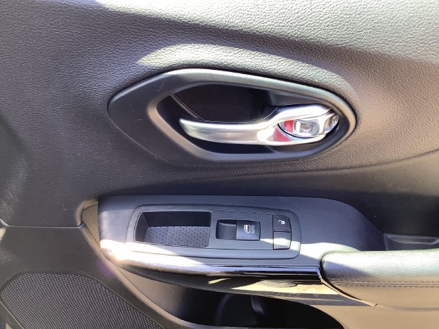 Used 2020 Jeep Cherokee Latitude Plus FWD image 37