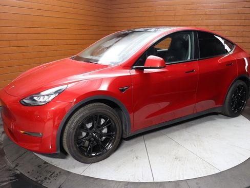 Used 2023 Tesla Model Y Long Range image 8