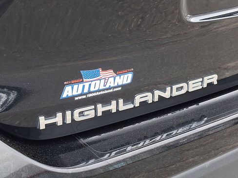Used 2024 Toyota Highlander XLE AWD/4WD image 32