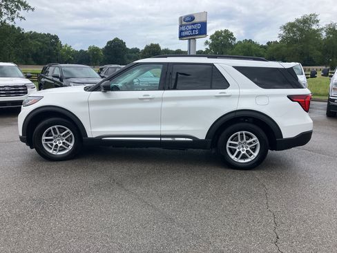 Certified 2025 Ford Explorer Active w/ Active Comfort Package RWD image 8