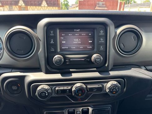Used 2018 Jeep Wrangler Unlimited Sport S AWD/4WD image 25