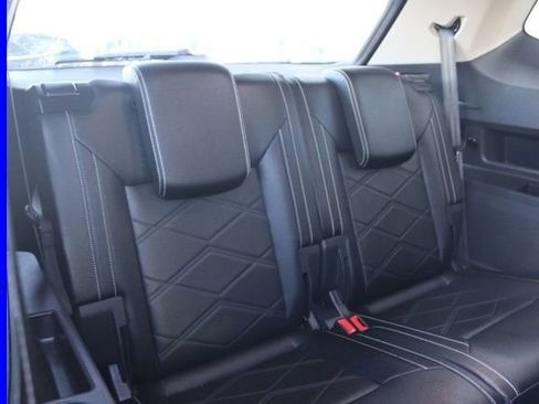 Used 2025 Volkswagen Atlas SE image 23