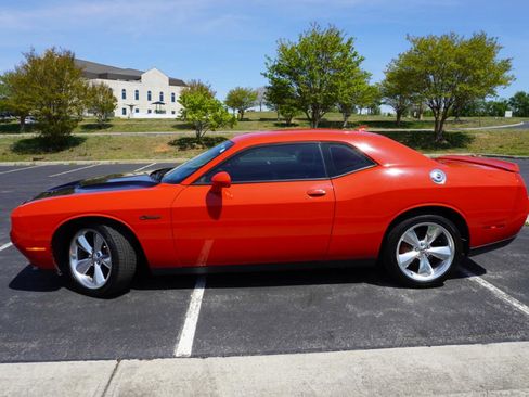 Used 2016 Dodge Challenger R/T Plus image 7