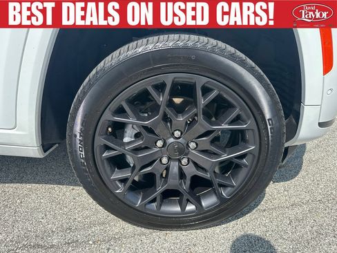 Used 2025 Jeep Grand Cherokee L Summit AWD/4WD image 32