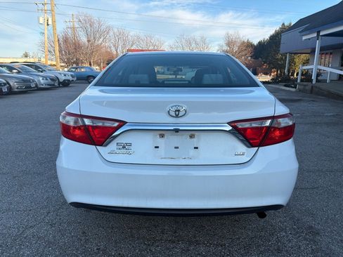 Used 2015 Toyota Camry LE image 8