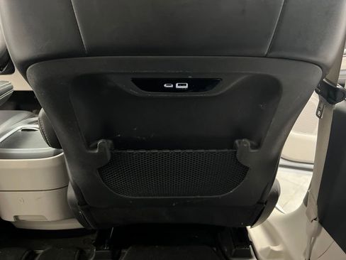 Used 2024 Chrysler Pacifica Touring-L image 25