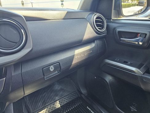 Used 2017 Toyota Tacoma TRD Off-Road image 20