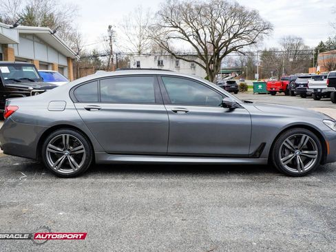 Used 2016 BMW 750i image 8