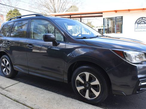 Used 2018 Subaru Forester 2.5i Premium w/ All-Weather Package image 29