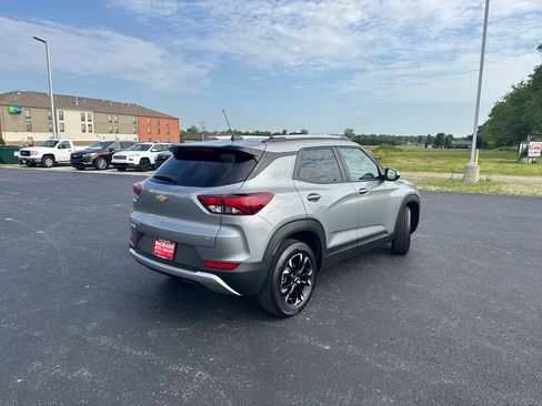 Used 2023 Chevrolet TrailBlazer LT FWD image 3