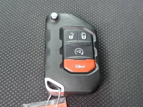 Used 2022 Jeep Wrangler Unlimited Sahara AWD/4WD image 33