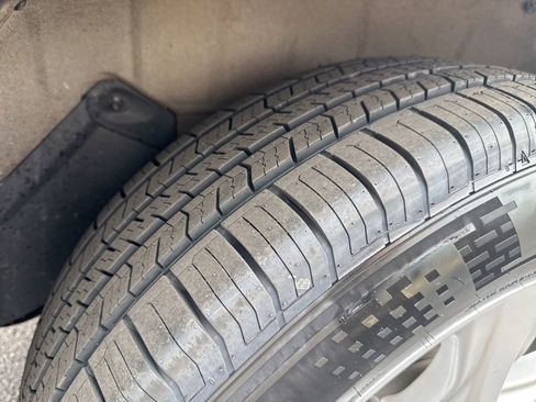 Certified 2025 Toyota Highlander LE FWD image 48