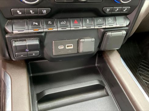 Used 2021 Chevrolet Silverado 1500 LTZ AWD/4WD image 35
