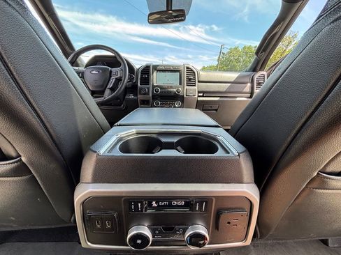 Used 2018 Ford Expedition XLT w/ Equipment Group 202A AWD/4WD image 23
