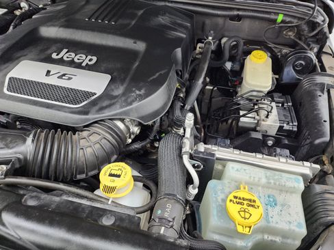 Used 2014 Jeep Wrangler Unlimited Rubicon AWD/4WD image 18