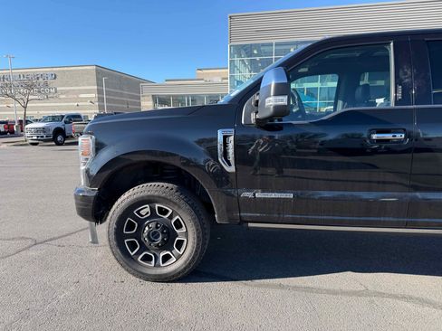 Used 2022 Ford F350 Platinum image 2