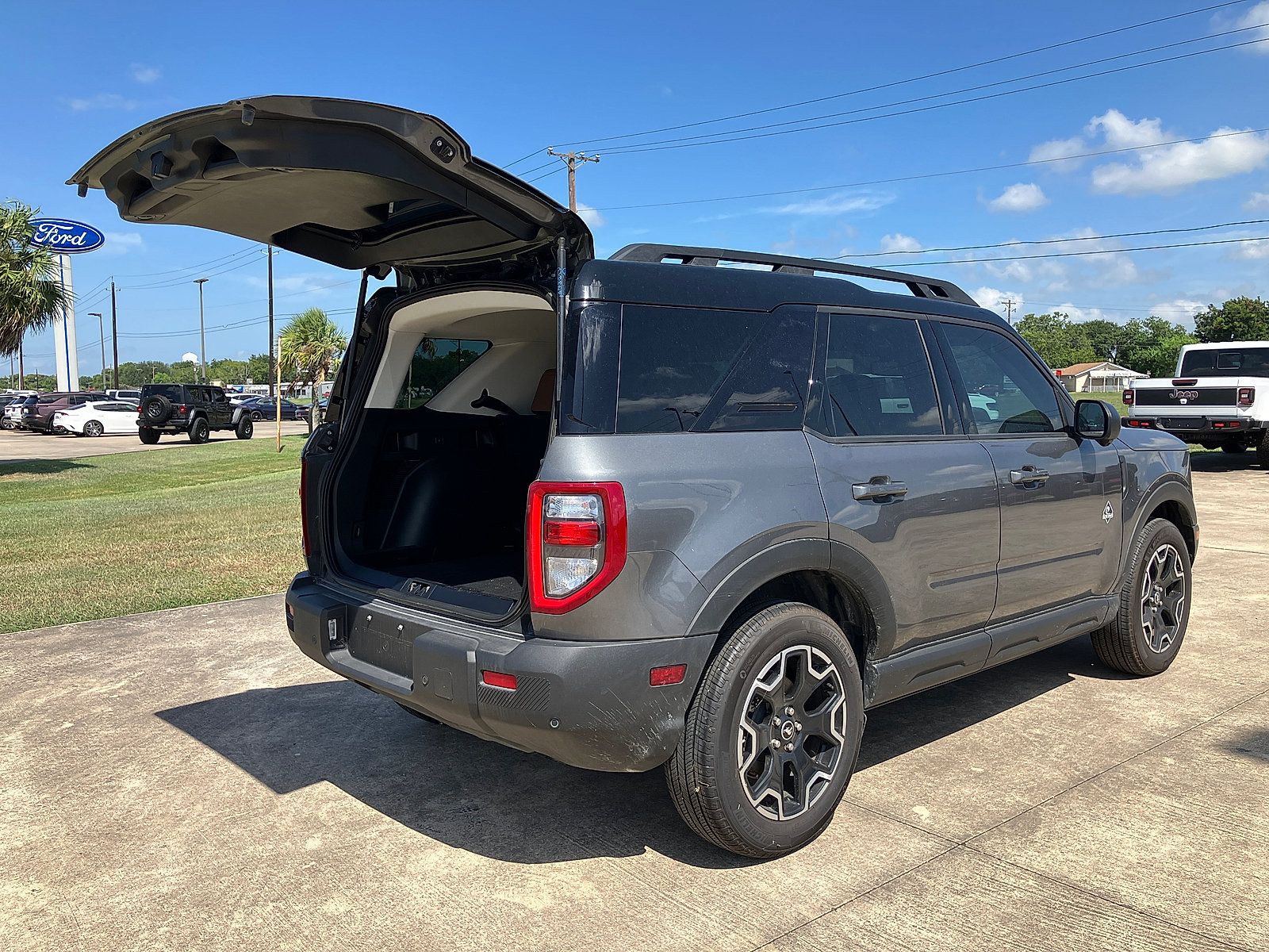 Used 2025 Ford Bronco Sport Outer Banks w/ Outer Banks Tech Package+ AWD/4WD image 14
