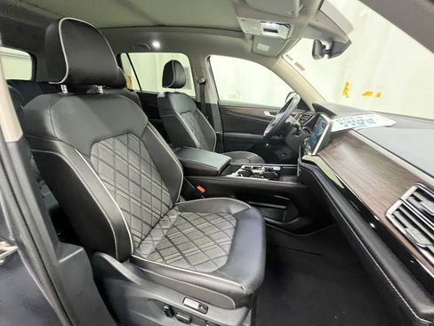 Certified 2025 Volkswagen Atlas SEL Premium R-Line image 13