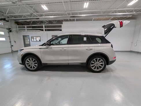 Used 2022 Lincoln Corsair AWD w/ Premium Package image 12