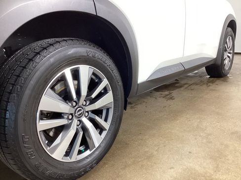 Used 2022 Nissan Pathfinder SL AWD/4WD image 9