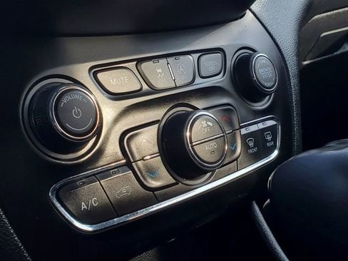 Certified 2020 Jeep Cherokee Trailhawk w/ Cold Weather Group image 20