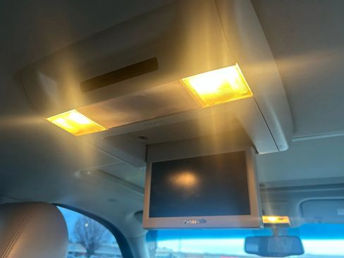 Used 2012 GMC Yukon SLT w/ SLT-2 Equipment Package image 8