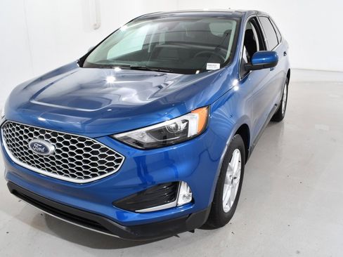 Used 2024 Ford Edge SEL w/ Convenience Package image 2
