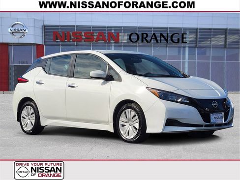 Used 2023 Nissan Leaf S image 1
