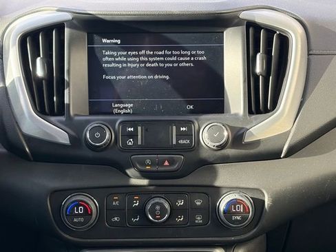 Used 2024 GMC Terrain SLT image 20