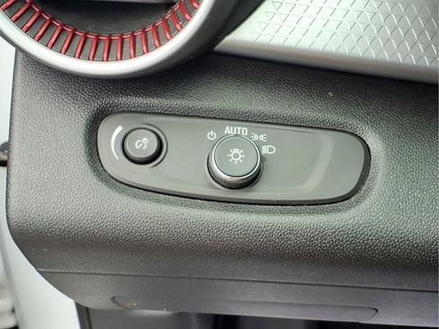Used 2024 Chevrolet Trax RS w/ Sunroof Package FWD image 13
