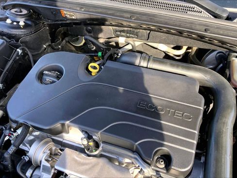 Used 2022 Chevrolet Malibu LT image 32