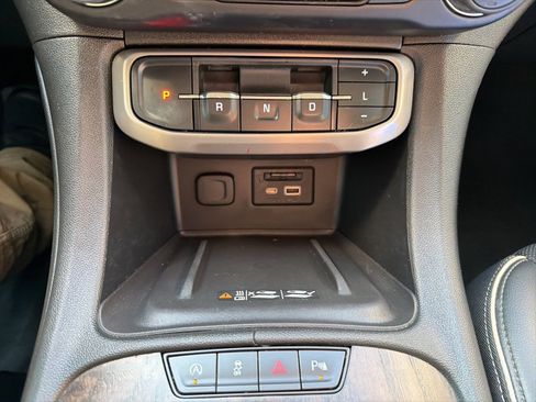 Used 2022 GMC Acadia Denali w/ Denali Ultimate Package image 26