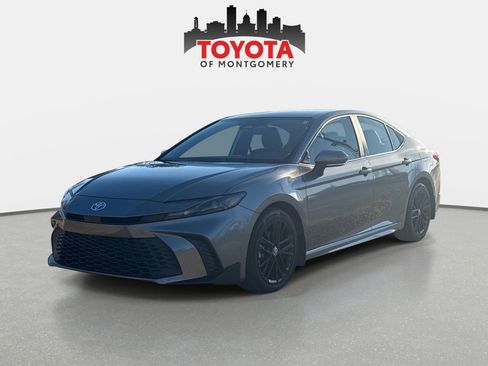 Used 2025 Toyota Camry SE image 7