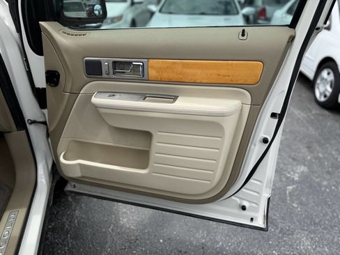 Used 2007 Lincoln MKX 2WD image 25