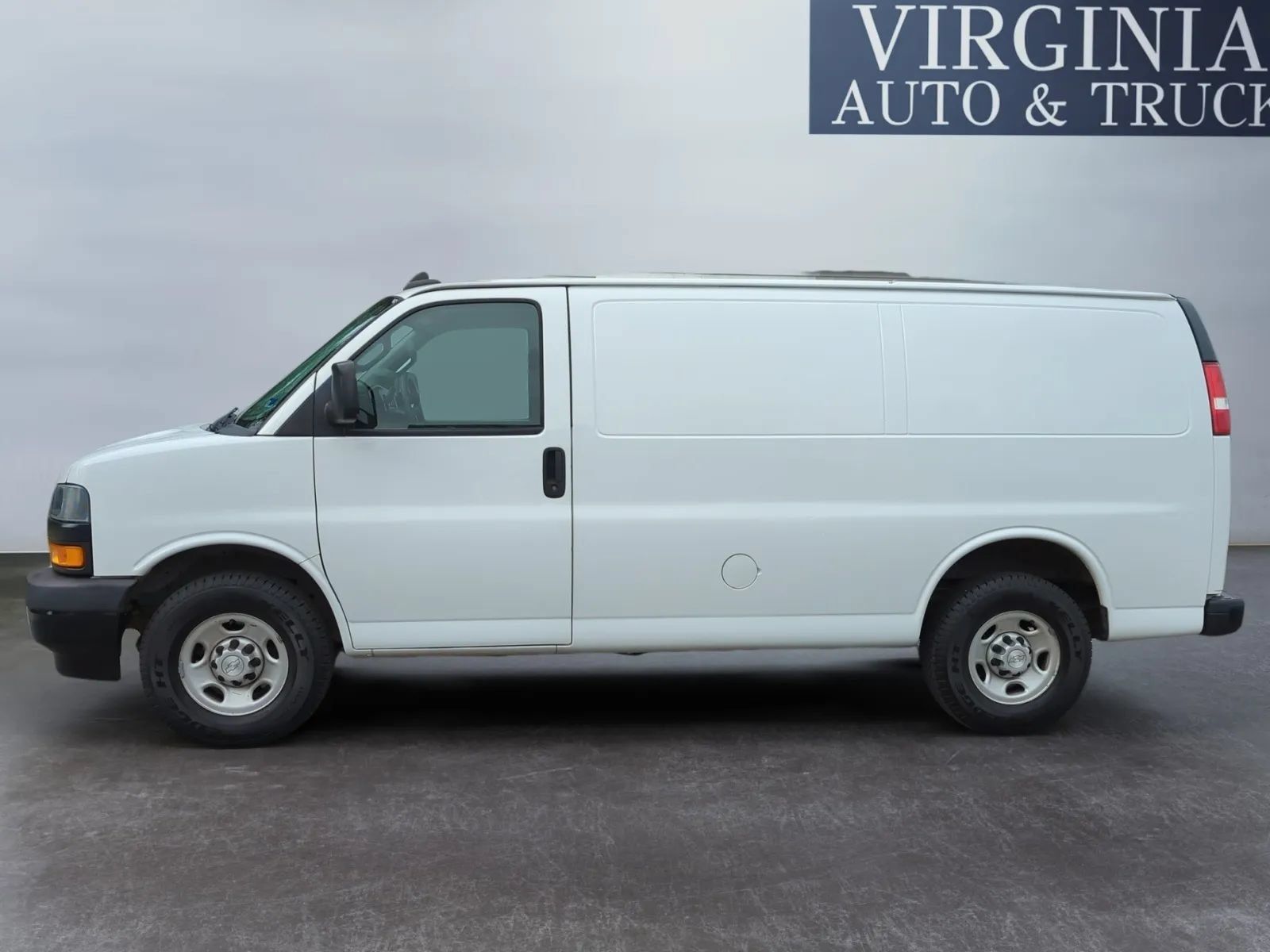 Used 2019 Chevrolet Express 2500 w/ Driver Convenience Package RWD image 2