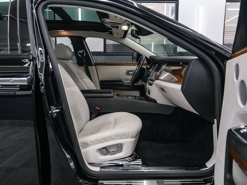 Used 2011 Rolls-Royce Ghost image 53