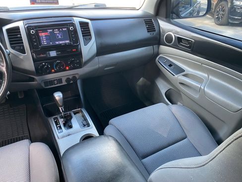 Used 2015 Toyota Tacoma PreRunner image 18