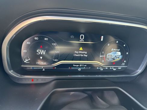 Used 2023 GMC Yukon XL SLT w/ SLT Luxury Package image 12