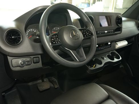 Used 2020 Mercedes-Benz Sprinter 2500 image 2