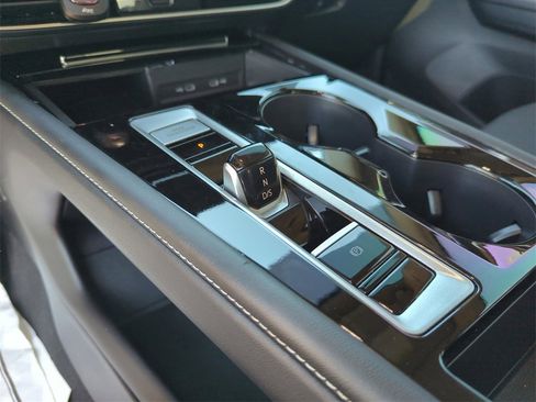 Used 2025 Volkswagen Atlas SE image 27