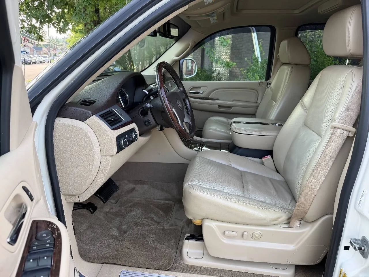 Used 2009 Cadillac Escalade 4WD Hybrid image 14