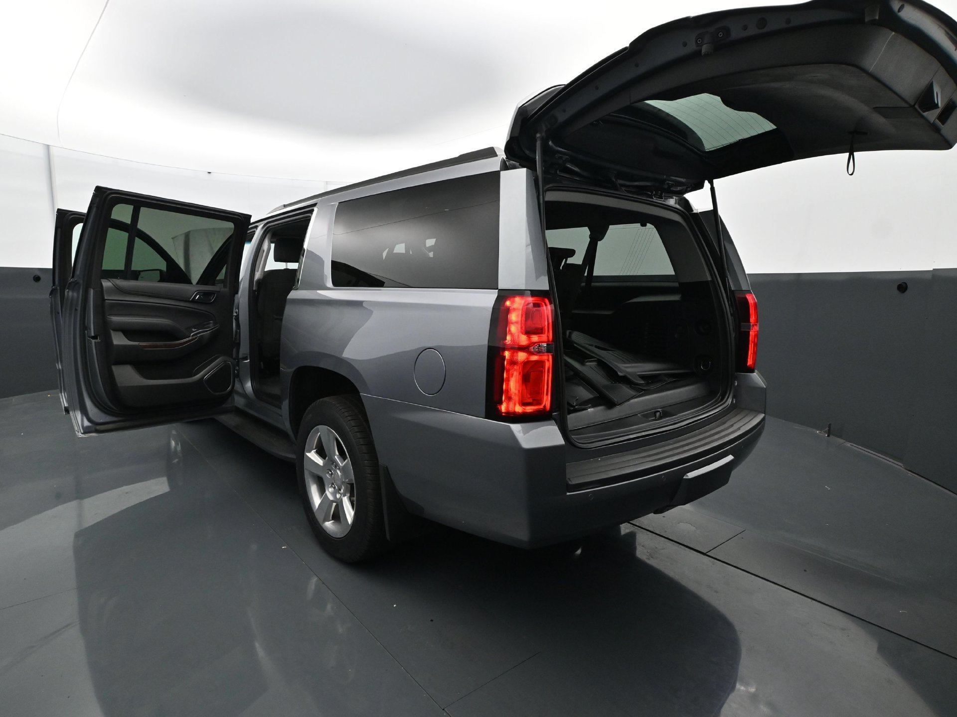 Used 2019 Chevrolet Suburban LS w/ Max Trailering Package AWD/4WD image 35