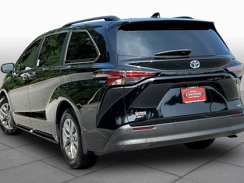 Used 2025 Toyota Sienna XLE FWD image 12