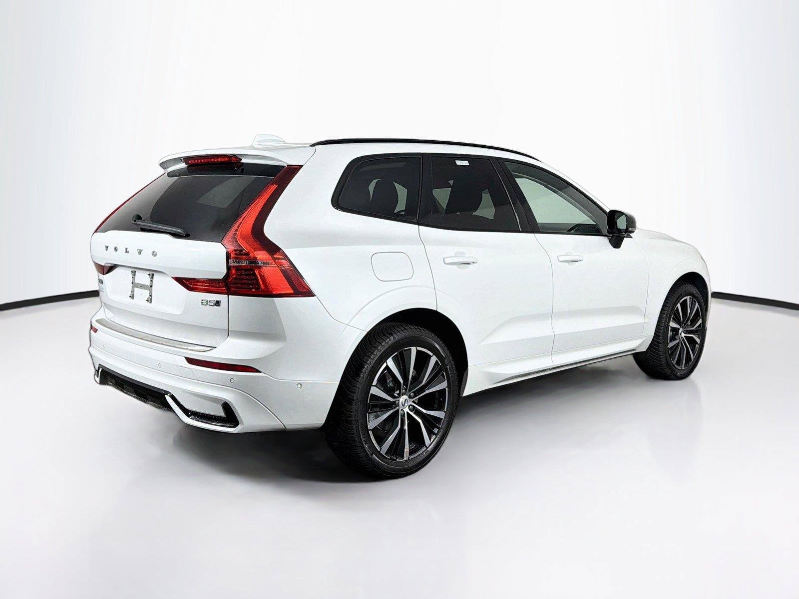 Used 2024 Volvo XC60 B5 Plus w/ Climate Package AWD/4WD image 11